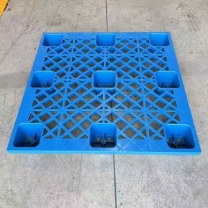 九脚型可套叠塑料防潮垫板，节省仓储地面空间