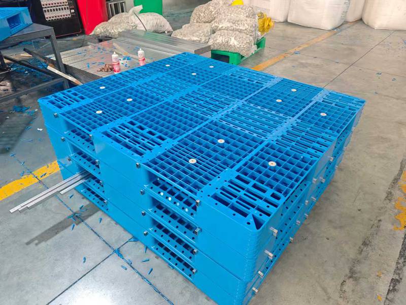 1210川字网格塑料托盘内置钢管，上货架专用(图1)