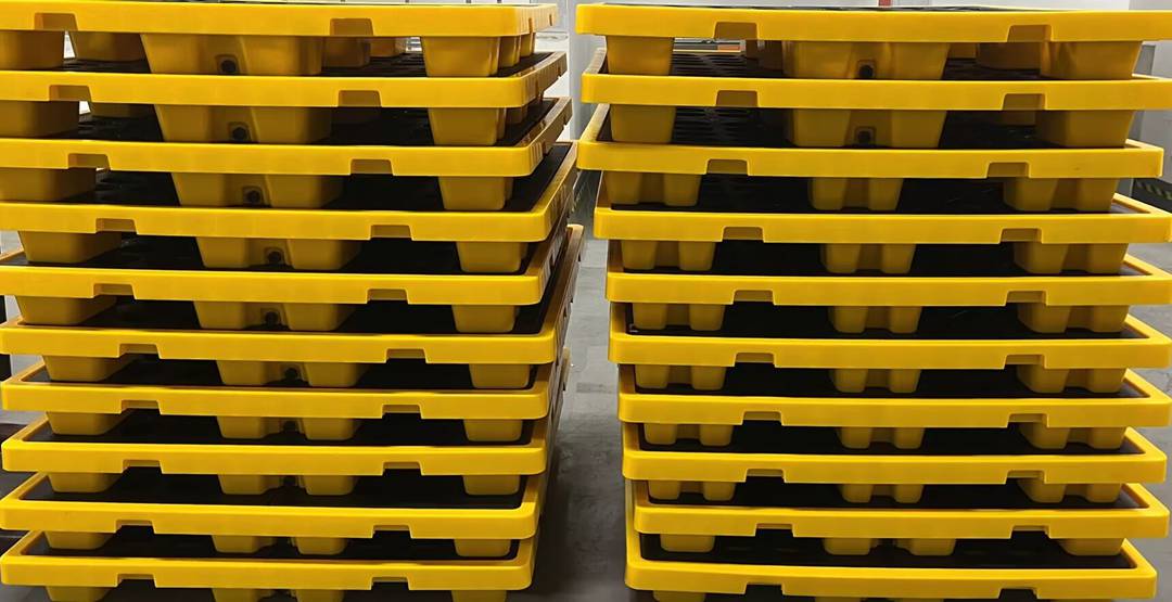 化工厂防渗漏托盘批量交付实拍(图1)